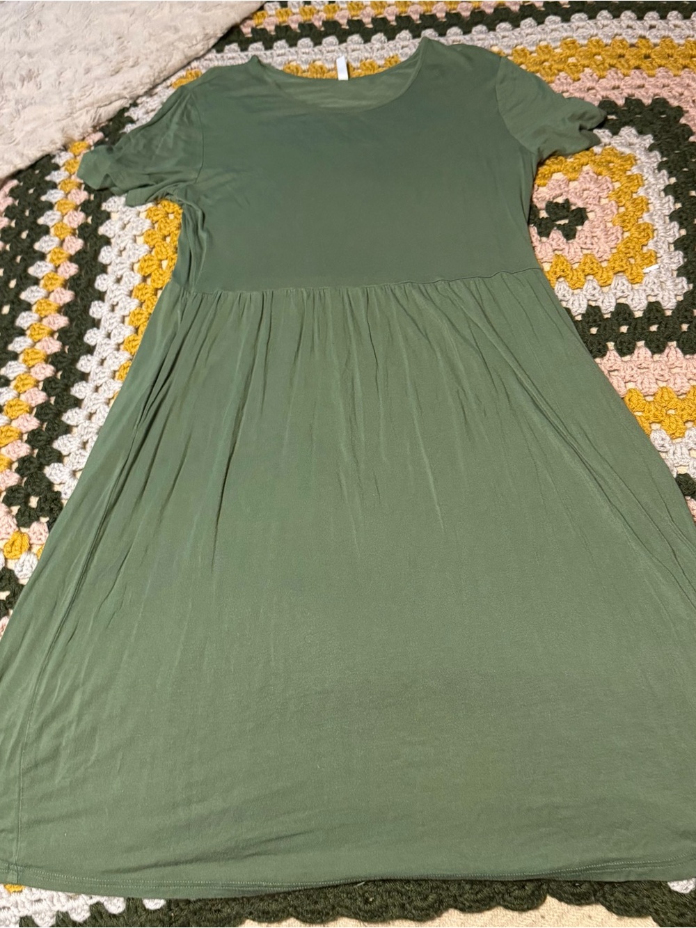 Women’s Olive Green Short Sleeve Swing Dress